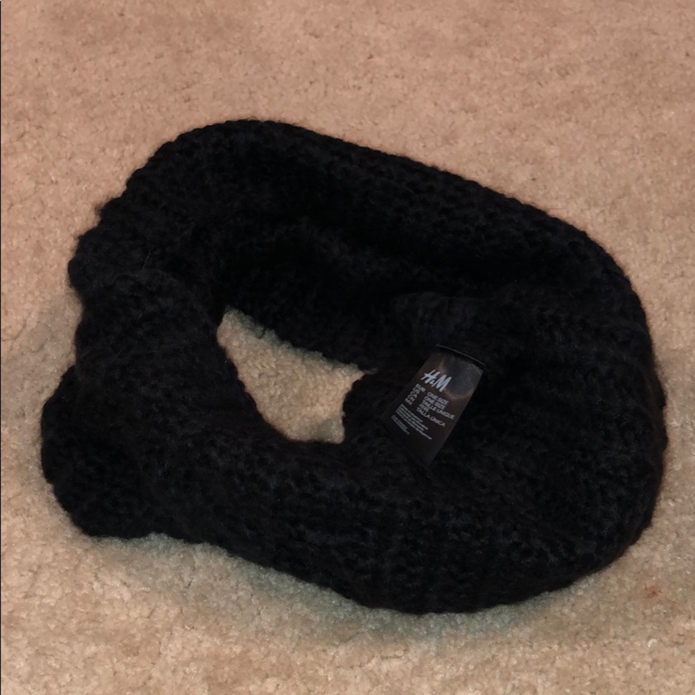 H&M knit scarf
